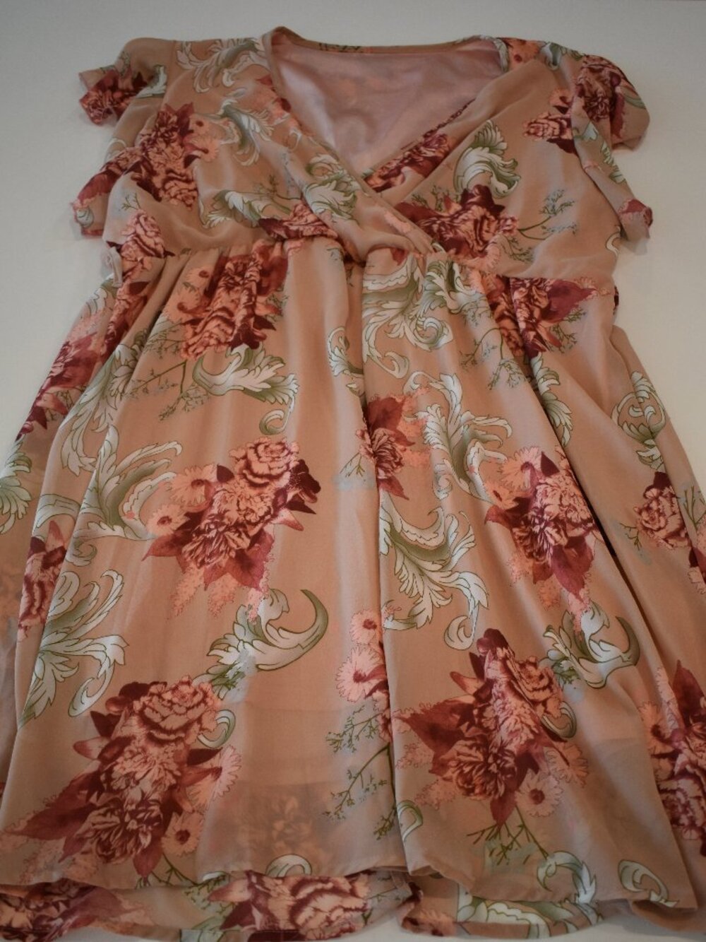 4XL Shein Curve Women Peach Floral Dress Surplice V Neck Ruffle Sleeve Plus Size